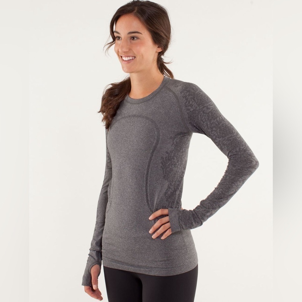 Lululemon Run: Swiftly Tech Long Sleeve Lace Design in Charcoal Gray Sz 4